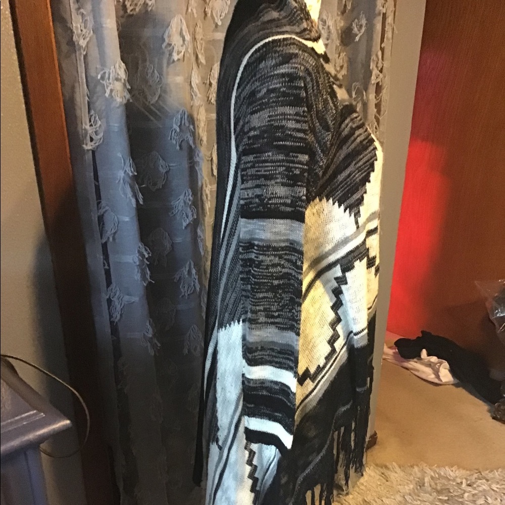Sweater/wrap - Picture 3 of 3